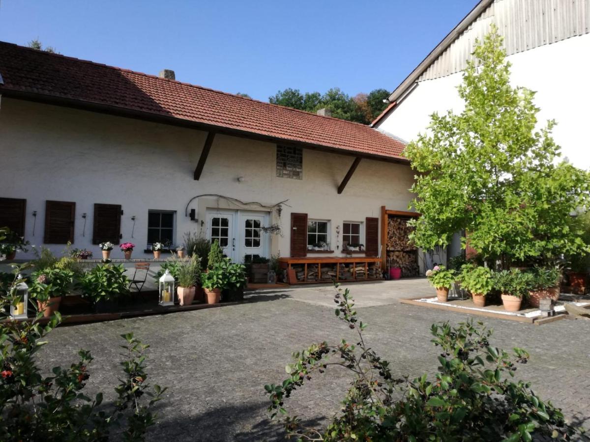 Zuruck Zur Natur - Urlaub Im Zirkuswagen, Sommeratelier Oder Schindelwagen Adenbach Экстерьер фото